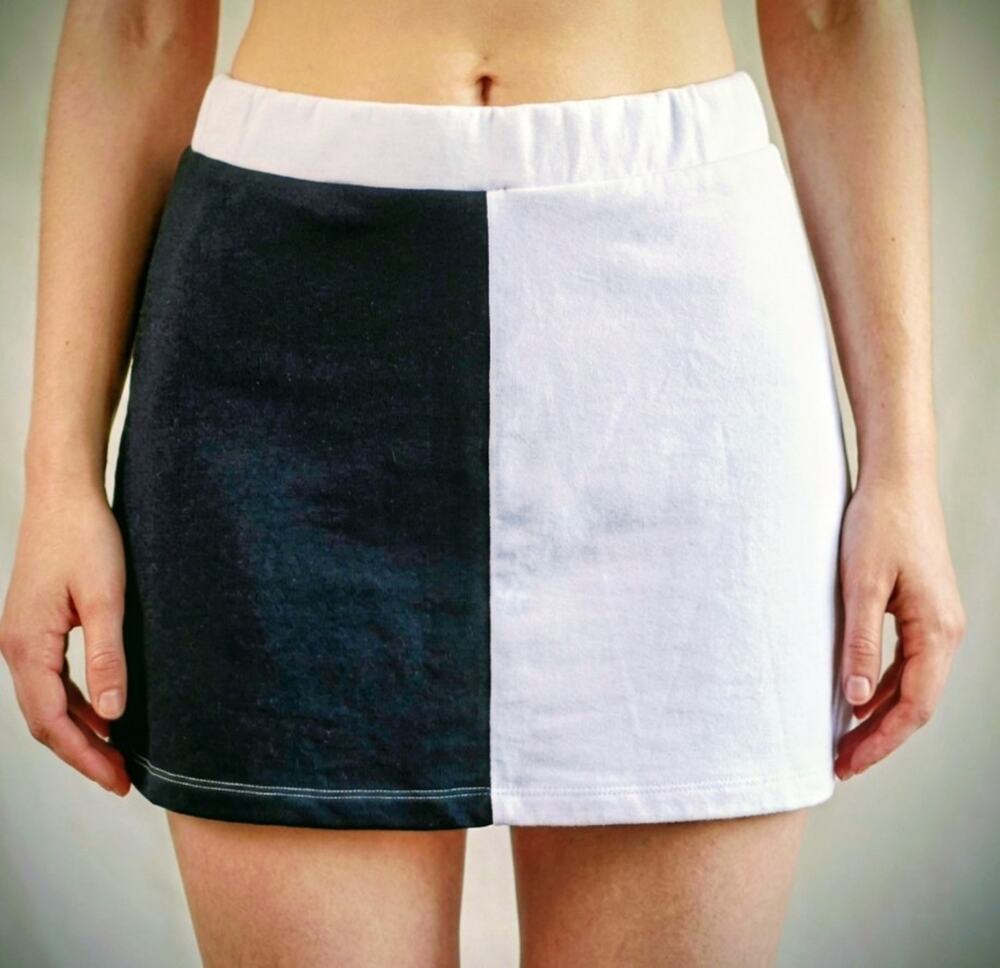 Altar'd State Womens Skirt XS Black White Colorblock Split Stretch Mini Skater